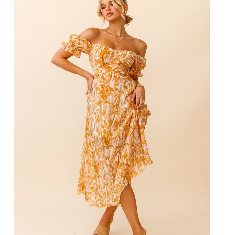 Worn once! Selfie Leslie dress is perfect for a wedding , rehearsal dinner ect